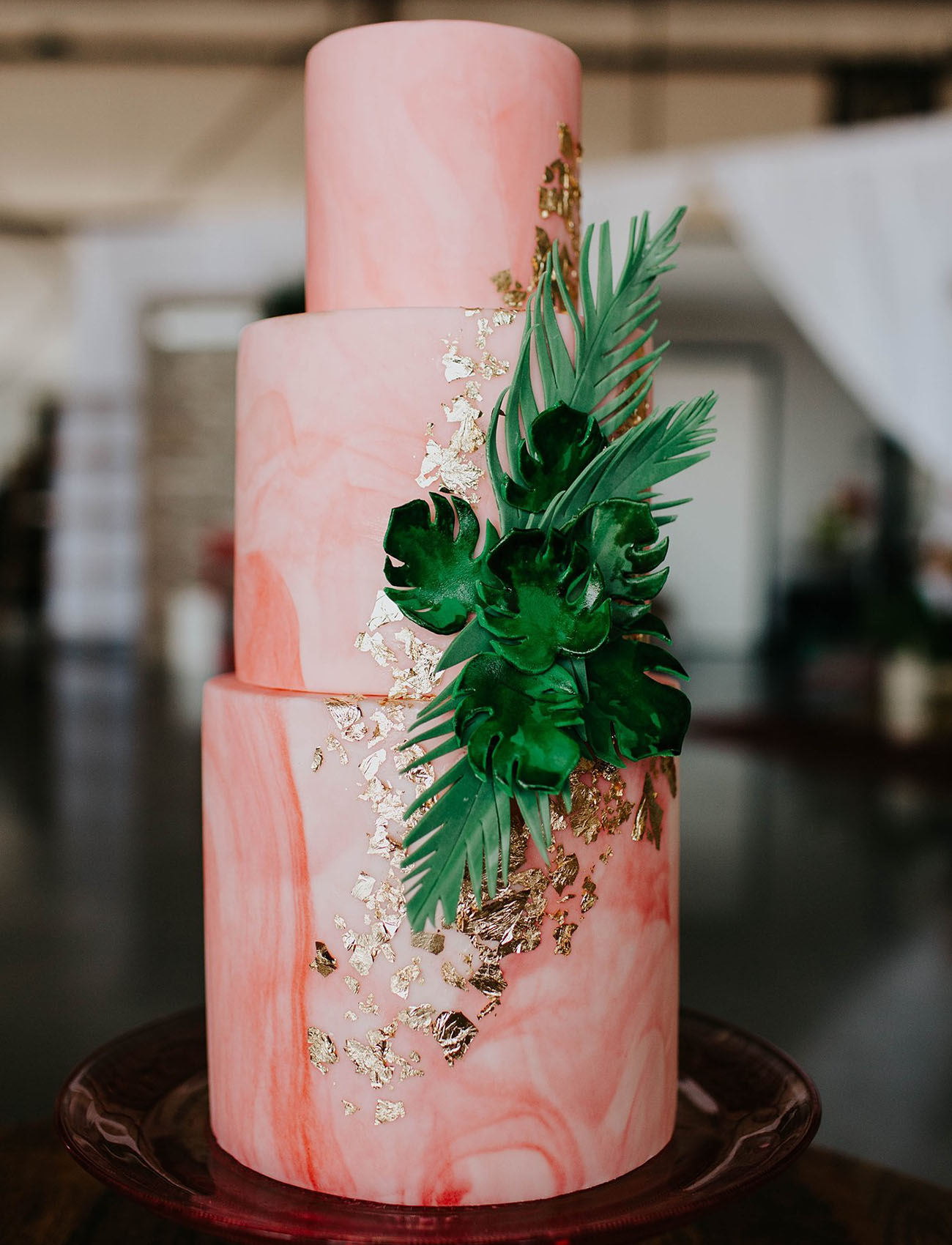 Inspiração para bolos de casamento de 3 andares | Créditos: Alexandria Monette Photography