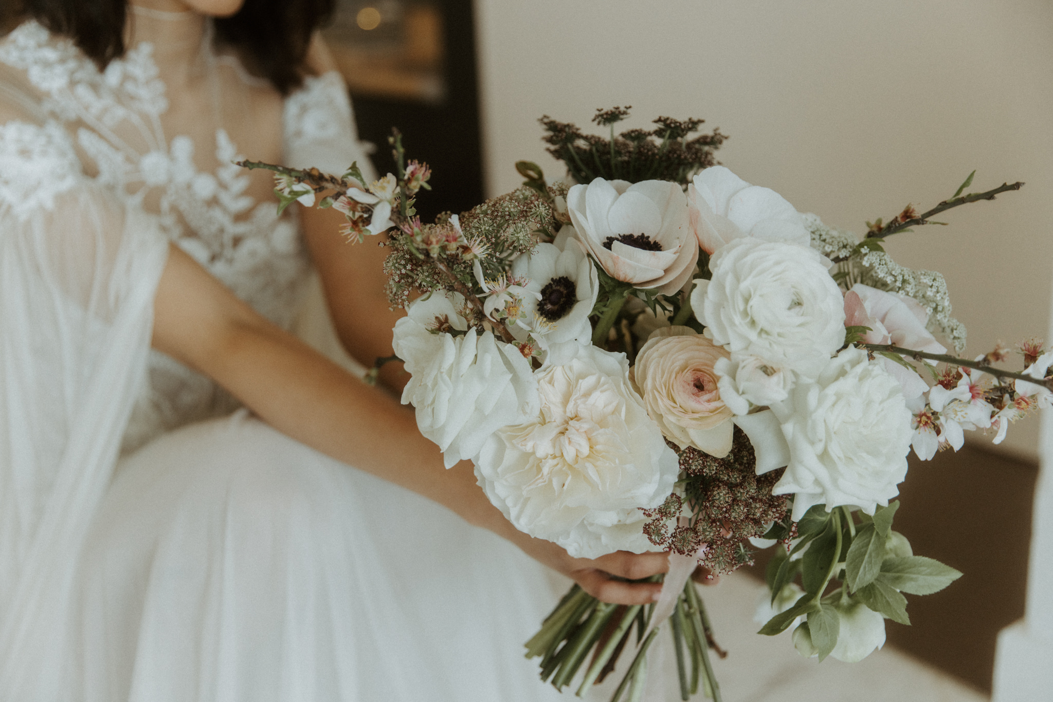 Fotografia: Your Story by Ovidijus. Wedding Planner: marrybylen. Vestido de Noiva: Ritual Unions. Espaço: Tivoli Carvoeiro. Maquilhagem e Cabelo: Xenia Thinnesen. Flores: Flowers by Aude. Estacionário: Papeterieberlin. Vineyard: Falesia Wine Portugal. Rentals: Classic Crockery Hire. Modelo: Nath Ouga