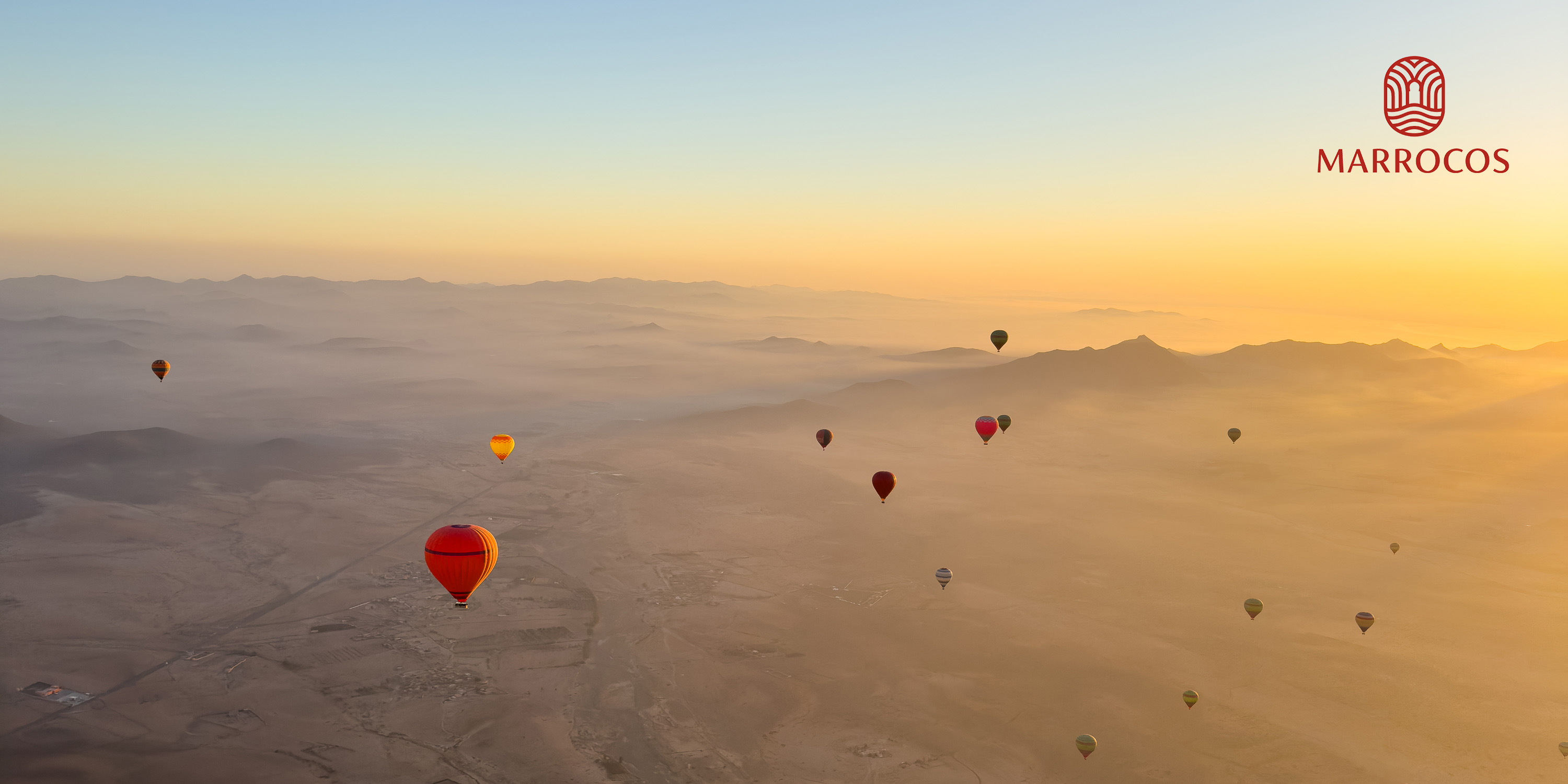 Amanhecer romântico nos céus de Marrocos: um passeio de balão para apaixonados