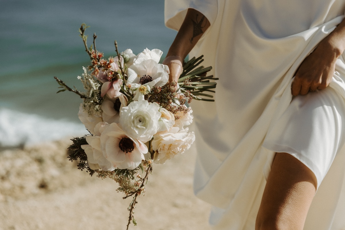 Fotografia: Your Story by Ovidijus. Wedding Planner: marrybylen. Vestido de Noiva: Ritual Unions. Espaço: Tivoli Carvoeiro. Maquilhagem e Cabelo: Xenia Thinnesen. Flores: Flowers by Aude. Estacionário: Papeterieberlin. Vineyard: Falesia Wine Portugal. Rentals: Classic Crockery Hire. Modelo: Nath Ouga